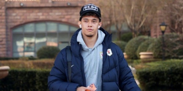 天博官方通道-1月7日上午，山东泰山出发前往海口，进行为期三周的第一阶段冬训