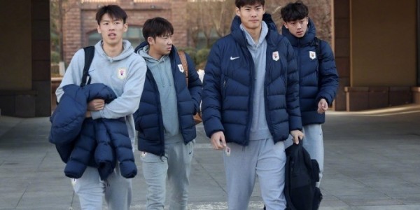 天博官方通道-1月7日上午，山东泰山出发前往海口，进行为期三周的第一阶段冬训